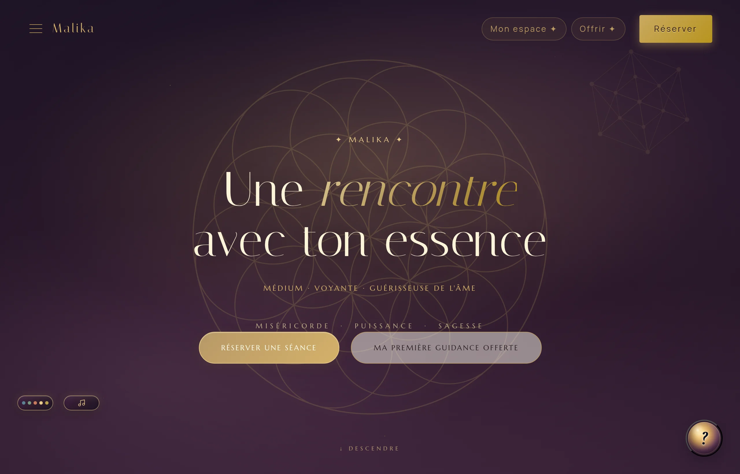 Capture de la refonte du site de Malika, design premium violet et or avec fleur de vie en filigrane.